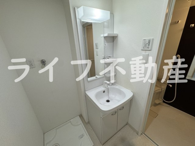 Jino徳庵の独立洗面台|朝の支度にも助かる、独立の洗髪洗面化粧台