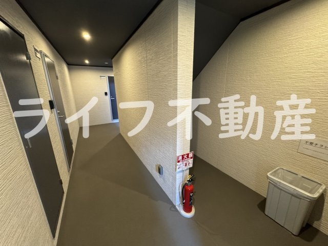 Jino徳庵のエントランス|ゆとりのあるエントランスです