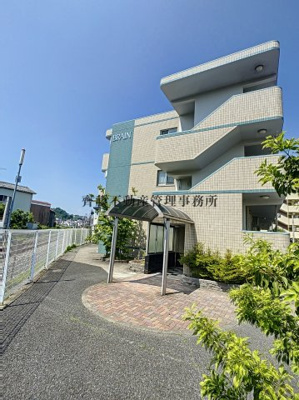 【外観】 | サンライズ旭 | ３階建てのお洒落なマンションです