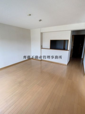 【居間・リビング】 | サンライズ旭 | 全室フローリングでお掃除もしやすいです。