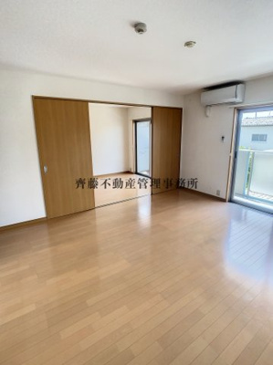 【洋室】 | サンライズ旭 | 日当たり良く、気持ちの良い朝を迎えられそうな室内。