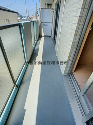 【バルコニー】 | サンライズ旭 | バルコニーも広々でお洗濯物もたくさん干せます。