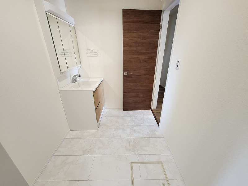 小牧市大字久保一色　新築戸建　２号棟の洗面所|スペースが確保できる洗面所です