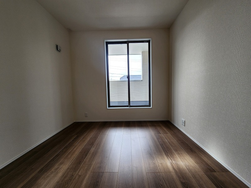 小牧市大字久保一色　新築戸建　２号棟の洋室|落ち着いた色調の洋室です