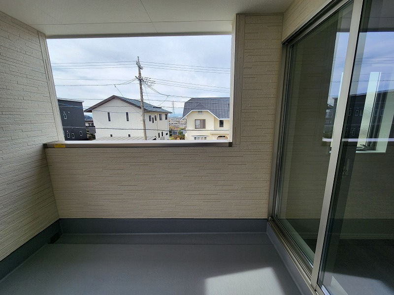 小牧市大字久保一色　新築戸建　２号棟のバルコニー|広々としたインナーバルコニー
