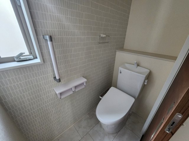 小牧市大字久保一色　新築戸建　２号棟のトイレ|2階のトイレです