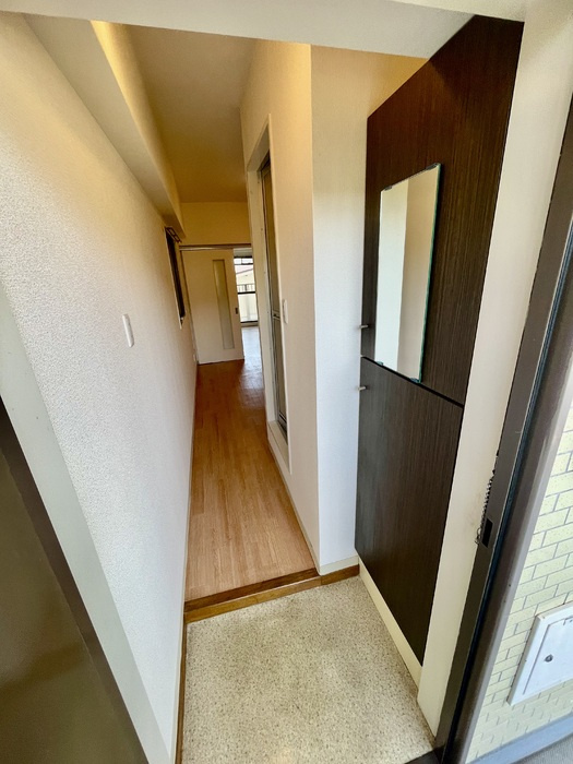 第1パークサイドマンションの玄関