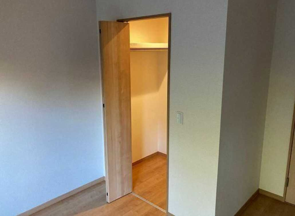 モンターニャダルジェント　角部屋　ウォークインクローゼット　オートロックの収納