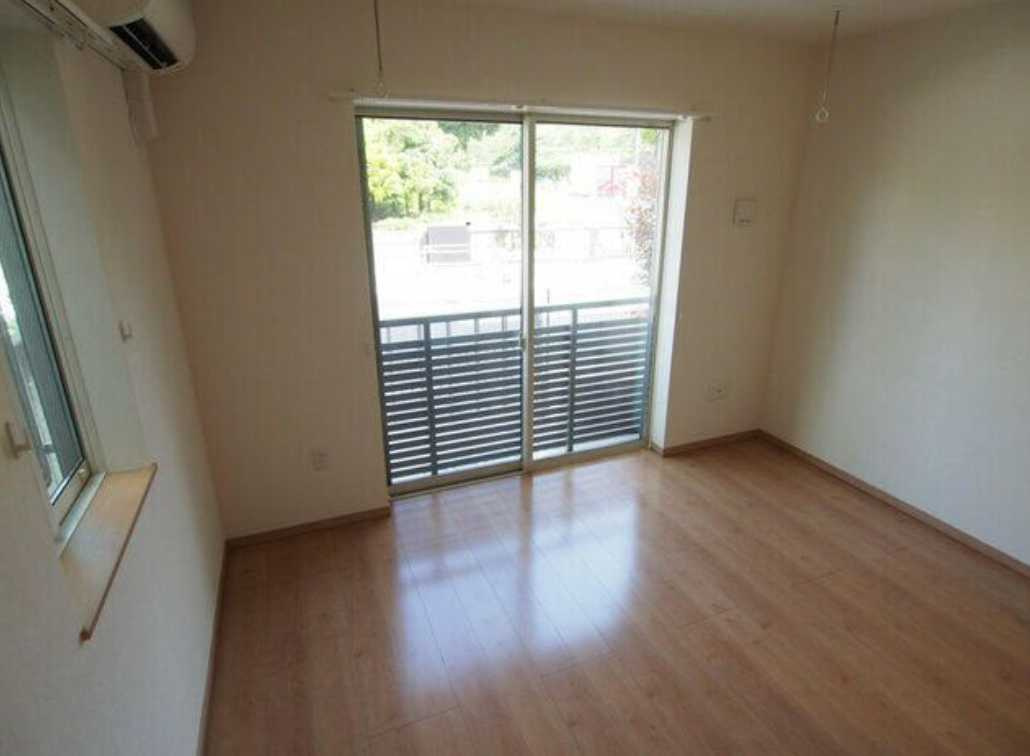 モンターニャダルジェント　角部屋　ウォークインクローゼット　オートロックの居間・リビング