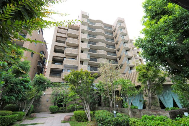 ルッシュ西公園の外観