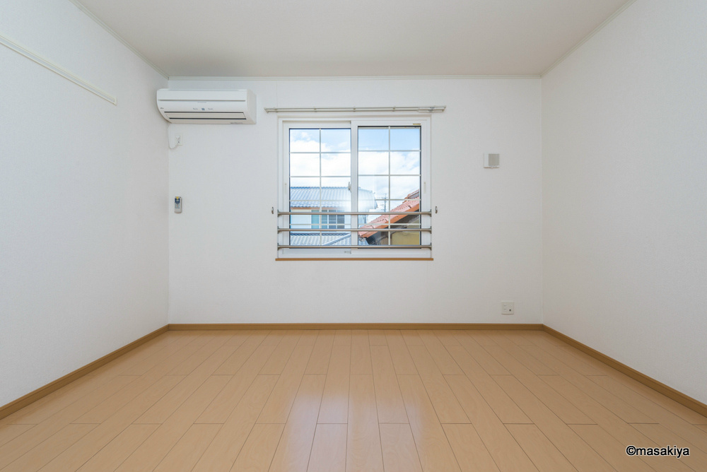 アプリコットの寝室|ベッドルーム　エアコン付きです。