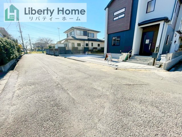 土浦市港町3丁目4期　新築戸建の前面道路含む現地写真
