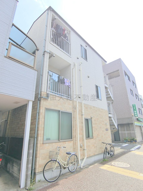 コスモ蒲田の外観|2016年2月築　木造地上2階建て総戸数6戸の人気賃貸
東京都大田区蒲田2丁目　JR京浜東北線蒲田駅徒歩10分、京浜急行本線京急蒲田駅徒歩9分