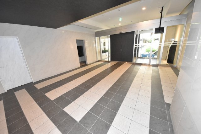 エスリード本町靭公園レジデンスのエントランス