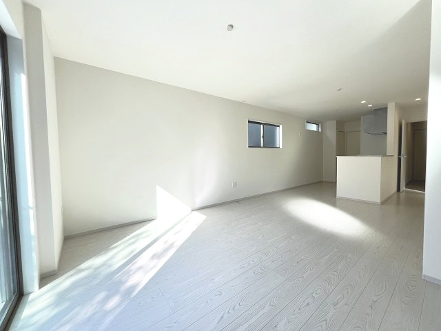 【居間・リビング】 | 福岡市南区皿山4丁目3期　2号棟（全2棟）【仲介手数料無料・0円】 | 現地写真。