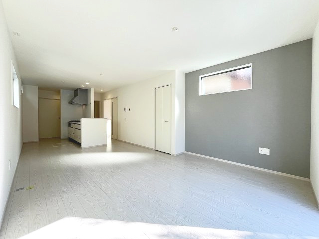 【居間・リビング】 | 福岡市南区皿山4丁目3期　2号棟（全2棟）【仲介手数料無料・0円】 | 現地写真。リビングです。