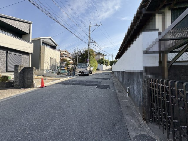 【その他】 | 福岡市南区皿山4丁目3期　1号棟（全2棟）【仲介手数料無料・0円】 | 現地写真。前面道路です。