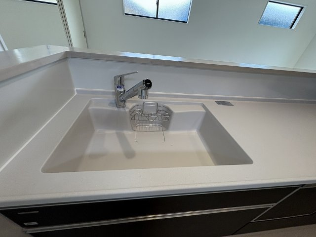 【キッチン】 | 福岡市南区皿山4丁目3期　1号棟（全2棟）【仲介手数料無料・0円】 | 施工例。施工例は完成時と異なる場合があります。
