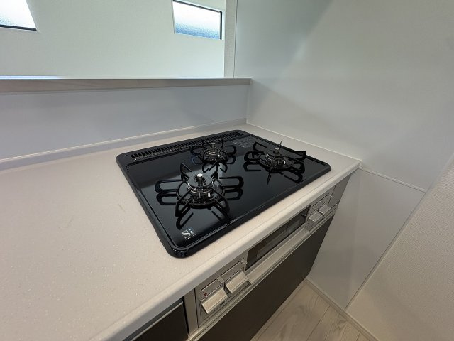 【キッチン】 | 福岡市南区皿山4丁目3期　1号棟（全2棟）【仲介手数料無料・0円】 | 施工例。施工例は完成時と異なる場合があります。