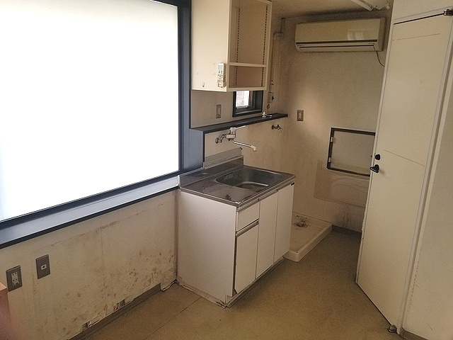 中村ビルの独立洗面台