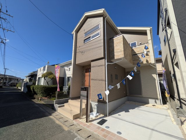 福岡市東区奈多1丁目　1号棟の前面道路含む現地写真