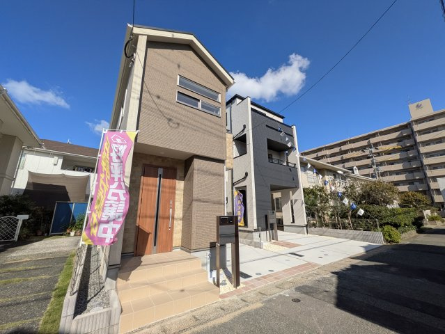福岡市東区奈多1丁目　1号棟の前面道路含む現地写真