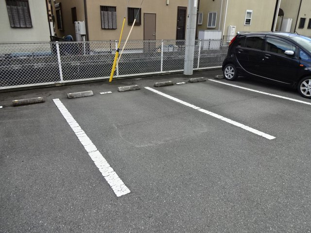 アネックス ハイブリッジＢ棟の駐車場