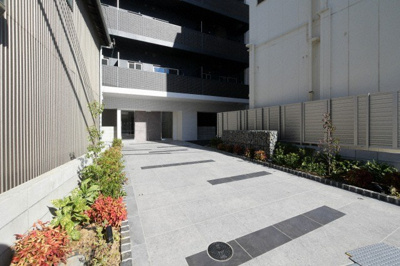 【エントランス】 | プレサンスNEO九条ディアシス | ゆとりのあるエントランスです