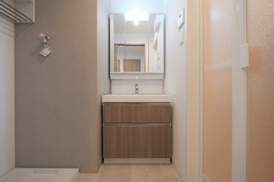 【独立洗面台】 | プレサンスNEO九条ディアシス | 独立洗面台で身支度をすべて済ませてしまいましょう