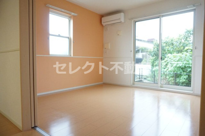 【居間・リビング】 | Ｊ－ＷＩＳＨ | 内装は落ち着いています