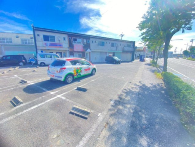 今池町 天野様住居付店舗の駐車場