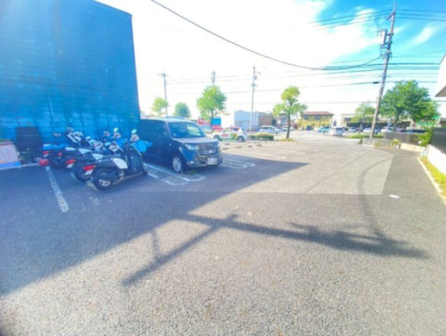 今池町 天野様住居付店舗の駐車場