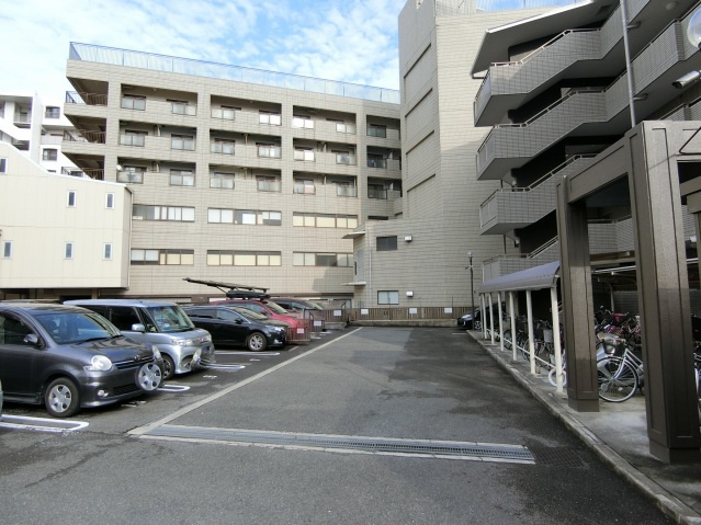 パセオ南茨木の駐車場