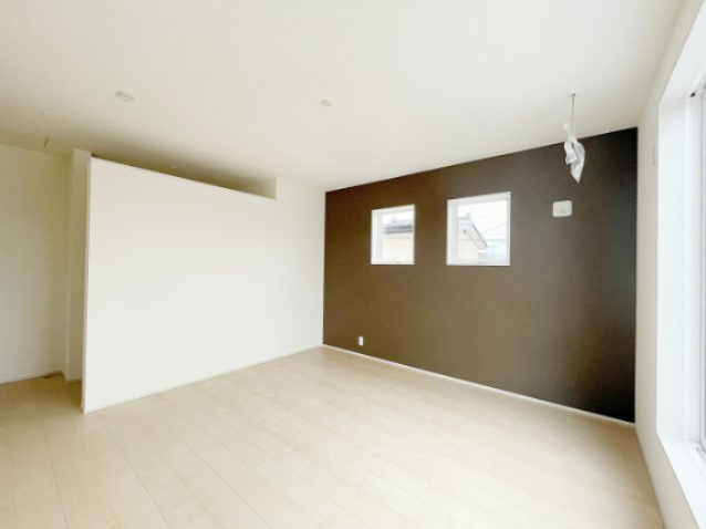 新築戸建・新築建売　飯坂町湯野字毛字【長期優良住宅】湯野小・西根中の洋室|アクセントクロスを採用することにより、おしゃれな空間を演出♪