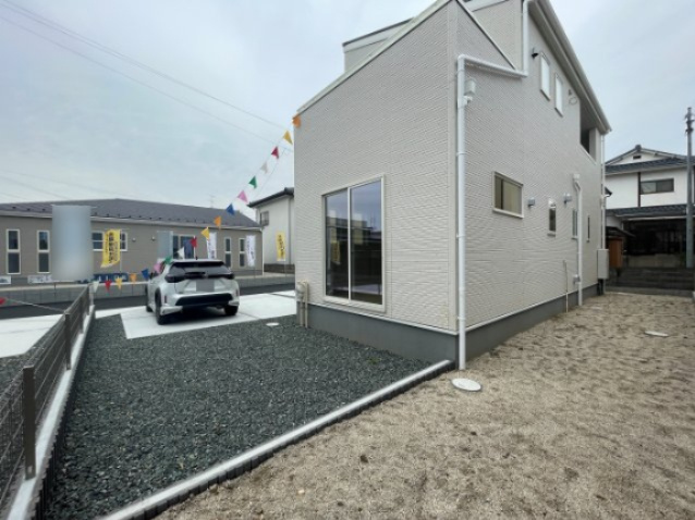 新築戸建・新築建売　飯坂町湯野字毛字【長期優良住宅】湯野小・西根中の庭|ガーデニングを楽しんだり、外用品・タイヤ等を収納する物置を置くなど自由自在◎