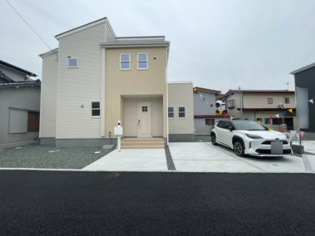 新築戸建・新築建売　飯坂町湯野字毛字【長期優良住宅】湯野小・西根中の駐車場|ゆとりあるカースペースなので駐車が苦手が方も安心です。