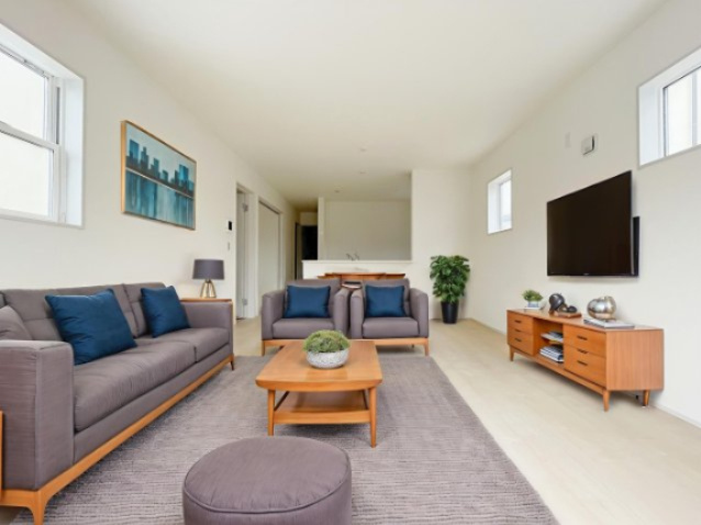 新築戸建・新築建売　飯坂町湯野字毛字【長期優良住宅】湯野小・西根中の居間・リビング|写真はホームステージングにて作成しており、実際に家具は付いてきません。