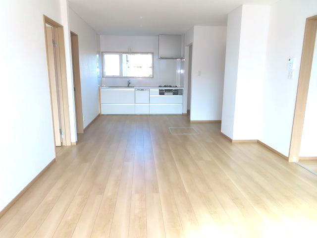 【居間・リビング】 | 北見市北央町１１０番地１０３、１１０番地１０２　平家建中古売家