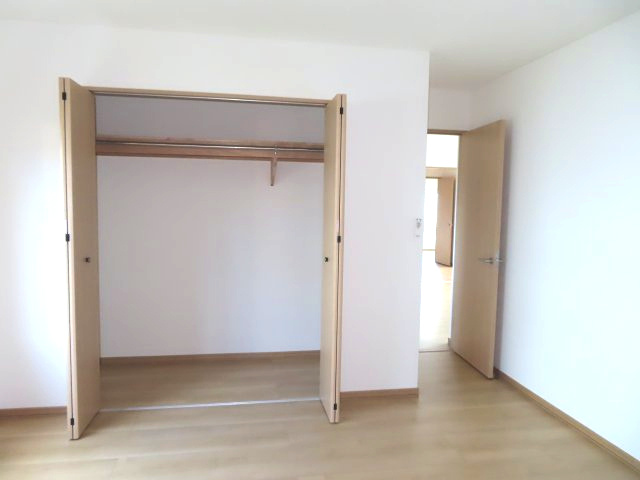 【収納】 | 北見市北央町１１０番地１０３、１１０番地１０２　平家建中古売家 | 8.5帖洋室収納