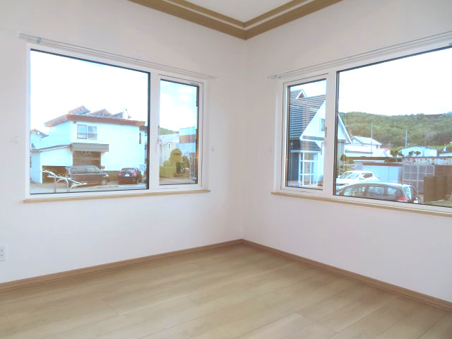 【洋室】 | 北見市北央町１１０番地１０３、１１０番地１０２　平家建中古売家 | 南側6帖洋室