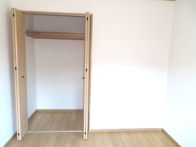 【収納】 | 北見市北央町１１０番地１０３、１１０番地１０２　平家建中古売家 | 南側6帖洋室収納