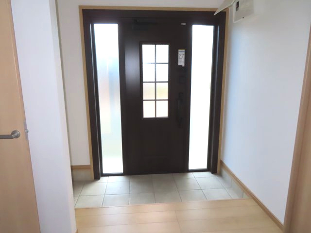 【玄関】 | 北見市北央町１１０番地１０３、１１０番地１０２　平家建中古売家 | 玄関