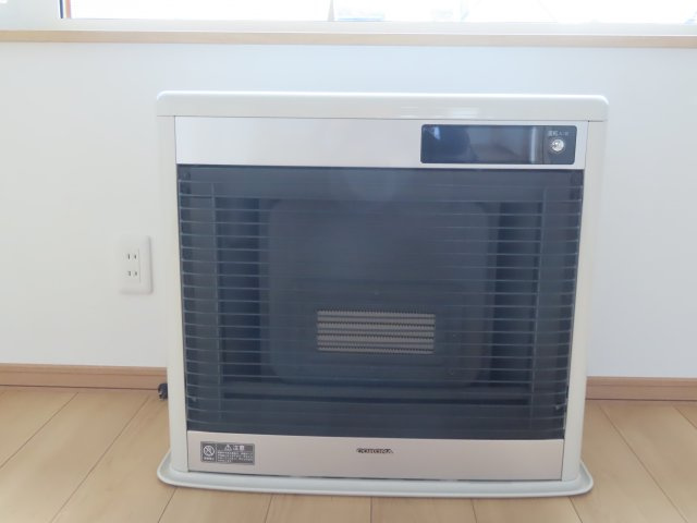 【冷暖房・空調設備】 | 北見市北央町１１０番地１０３、１１０番地１０２　平家建中古売家 | ストーブ