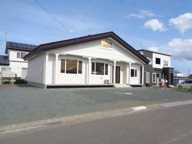 【駐車場】 | 北見市北央町１１０番地１０３、１１０番地１０２　平家建中古売家 | 駐車場5台駐車可