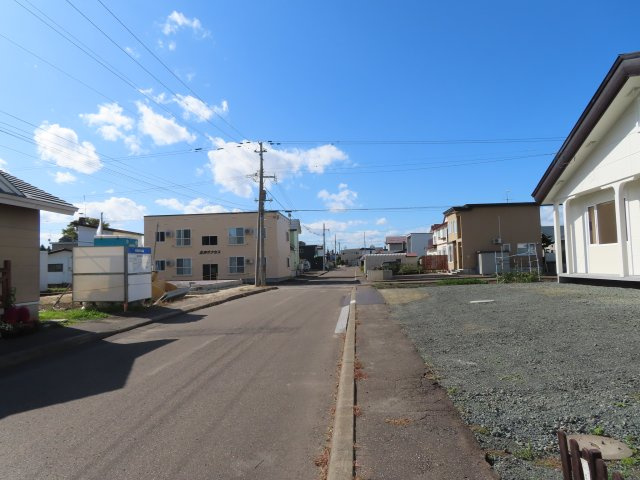 【前面道路含む現地写真】 | 北見市北央町１１０番地１０３、１１０番地１０２　平家建中古売家