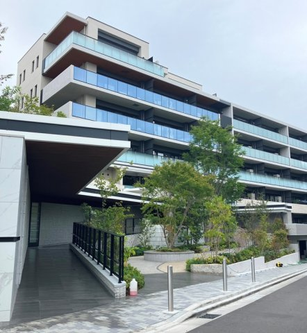 プラウド青葉台の外観