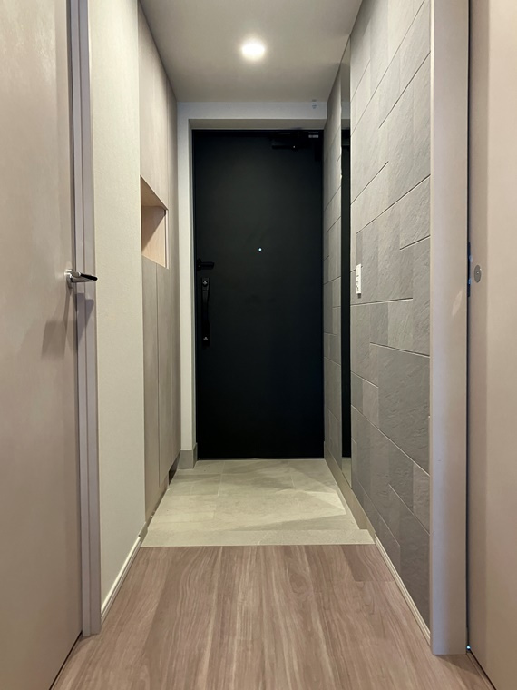 プラウド青葉台の玄関