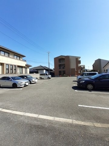 トラッド美里Ｂの駐車場