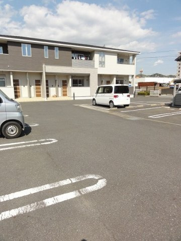 セレノ　アロッジオ　弐番館の駐車場