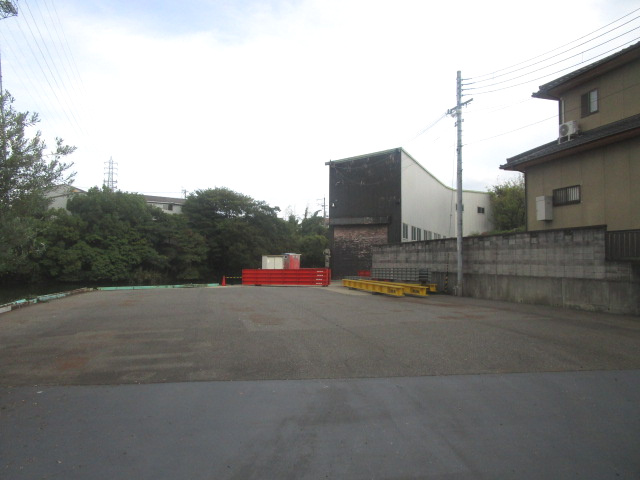 堺市美原区平尾の倉庫の外観